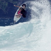 天才肌の若手サーファーによるスンバワ島セッション：ライリー・レイン