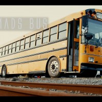 ヨーロッパでベストコンディションの雪山と海を狙う移動型ホステル