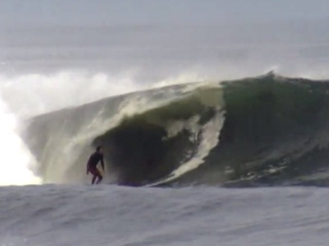 2008年に初サーフされたロングバレルのスケルトンベイ：コリー・ロペス