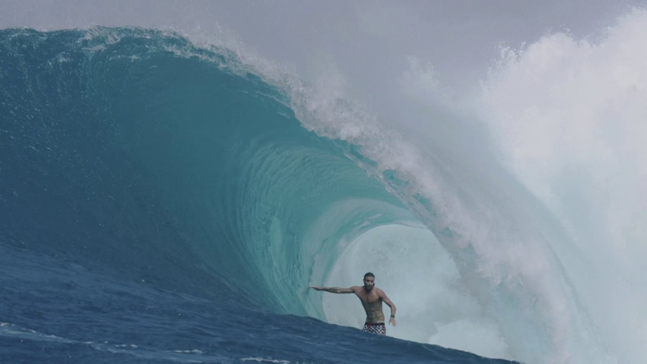 ハワイ Pパスでのフリーサーフ マイキー ライト サーフィン動画ニュース World Surf Movies