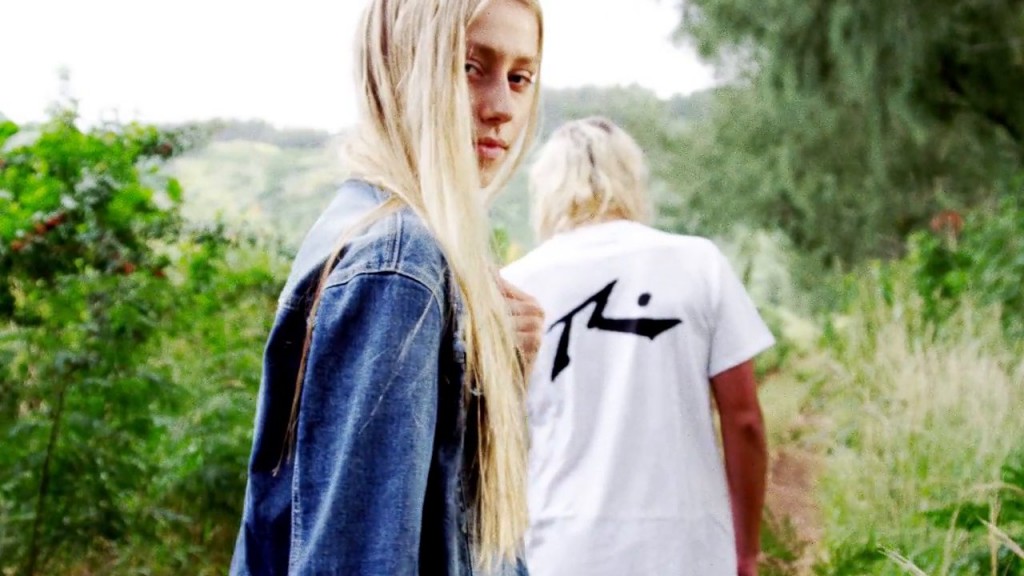 ノア・ディーンがフロントパッドを貼る理由&フリーサーフ映像