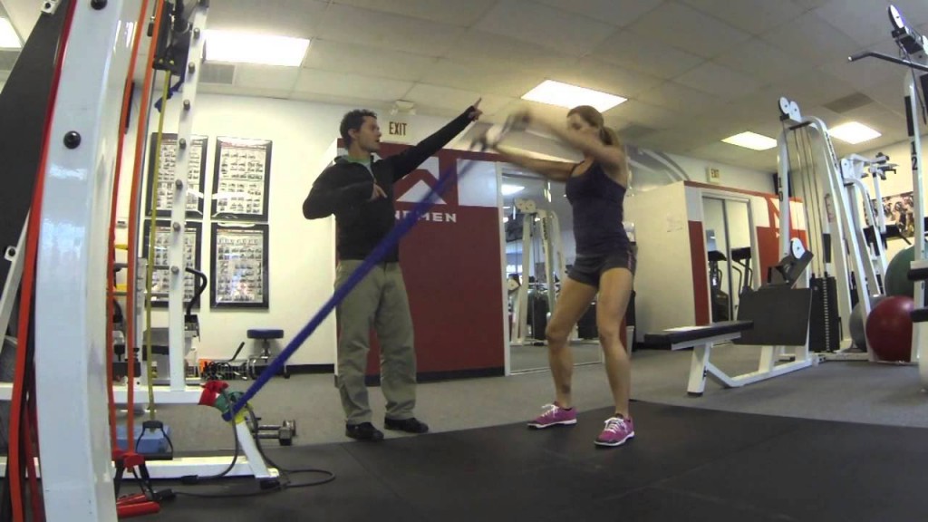 ダンベル&ゴムチューブを使い自宅で手軽に鍛えるパドル（パドリング）トレーニング