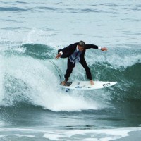 水陸両用ではない普通のスーツでサーフィン:ニック・ローザ&ルーク・デイヴィス