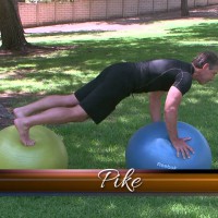 バランスボールを使ったサーファー向け体幹トレーニングでワイプアウト減少