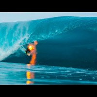 チョープーで炎に包まれながらのバレルライド:ジェイミー・オブライエン