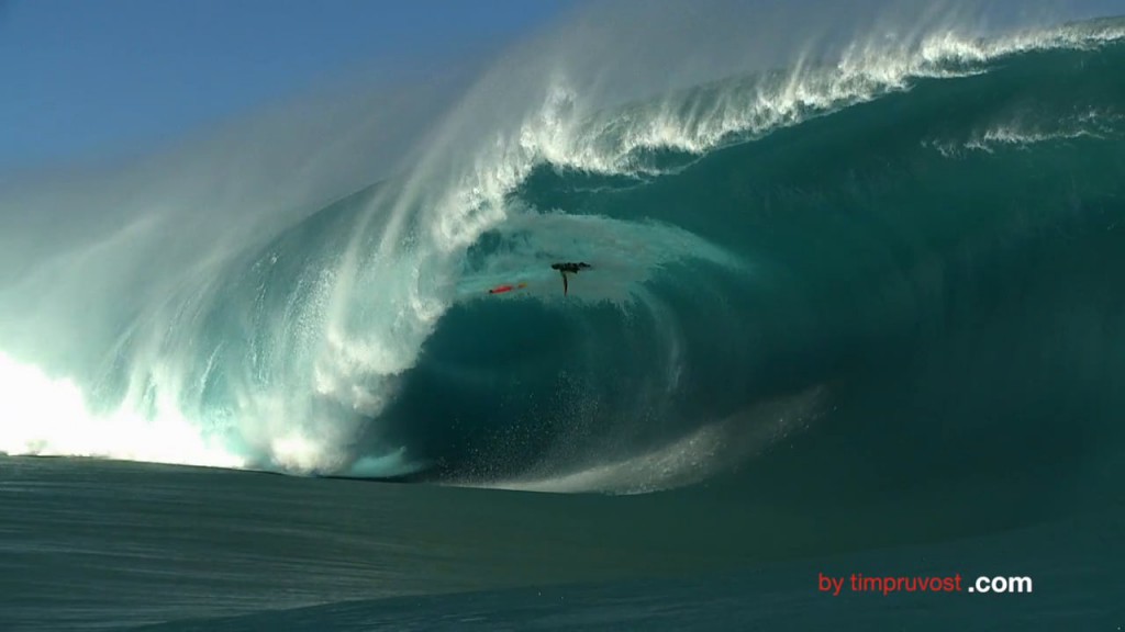 過去最悪と言われるワイプアウトも発生したクレイジーなチョープー（タヒチ）＠2015年7月