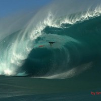 過去最悪と言われるワイプアウトも発生したクレイジーなチョープー(タヒチ)@2015年7月