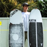 ファイヤーワイヤーのTomoボードでフリーサーフ:トリスタン・サラウェイ