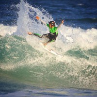 鼓膜の破れたサリーが使用するヘルメットの中はどうなっているのか?