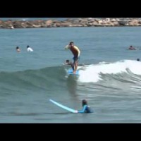 サーフ動画では珍しくネットで拡散されているアクロバティックなバックフリップ映像