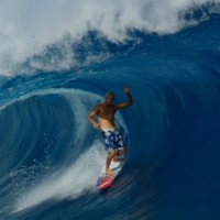 トラベルサーファーの世界各地でのフリーサーフ：デーン・グダスカス