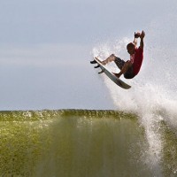 サーフィン界の神が見せたコンテストでのベストエアリアル2選：ケリー・スレーター