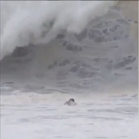 絶対に喰らいたくない波のインパクトゾーン！でも、喰らうんだな・・・