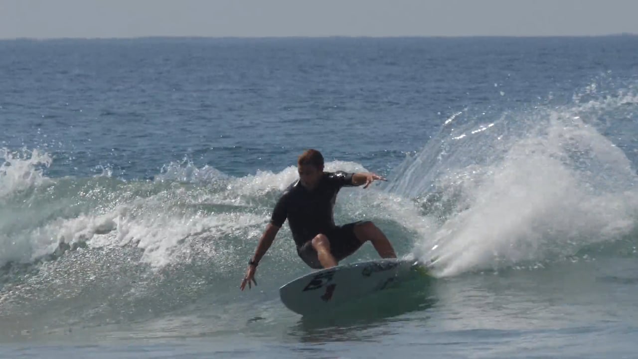 絶対に水を吸わないボード！LIB×Lostのコラボボード「パドル・ジャンパー」