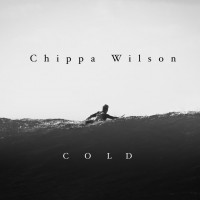 真冬のカバリタビーチ周辺でフリーサーフ：チッパ・ウィルソン