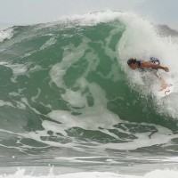 クソ波でも楽しめるの!?ブラジルでのサーフ動画:メイソン・ホー