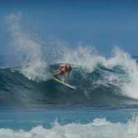 ハイパフォーマンス向けヴァリアルフォームのボードでサーフ動画：シェーン・ドリアン