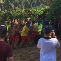 オアフ島（ハワイ）パイプラインで意識不明となったプロサーファーの救出劇