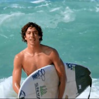 エアリバース540を狙うヤゴ・ドラのフリーサーフ動画@ハワイ