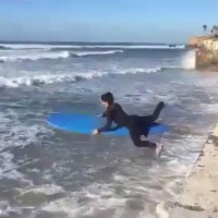 初心者は注意!笑えたり笑えなかったりする海でのハプニング動画