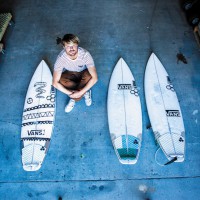 デーン・レイノルズがホームで使用するチャネルアイランズのボード×3＠2016