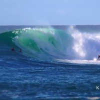 ケリー・スレーターがマウイ島（ハワイ）ホノルアベイでニューイヤーセッション