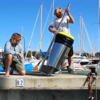 小さな海のゴミ箱「Seabin」が海洋汚染という大きな問題解決の糸口になるか