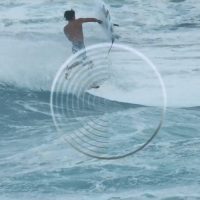 必見!BSエアリバース540メイク寸前のアルビー・レイヤーのハイパフォーマンスサーフ動画