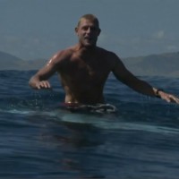 現在ホリデー中のミック・ファニング!フィジーとゴールドコーストでのフリーサーフ動画