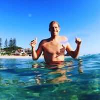 パイプでの骨盤骨折から半年!ビード・ダービッジがついにサーフィン復帰へ