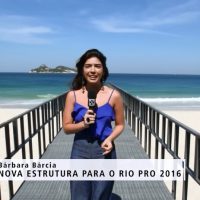 熱狂的ファンからWCTサーファーを守れ!ブラジルWCTイベントでは海へと続く橋を設置