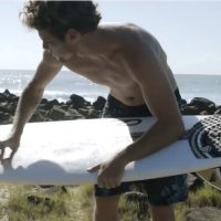 スレーターデザインズの「オムニ」モデルをシェイパーのダニエル・トムソンがテストライド