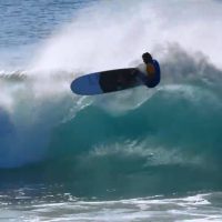 ハーレー・イングルビーが見せるロングボードのハイパフォーマンスライディング