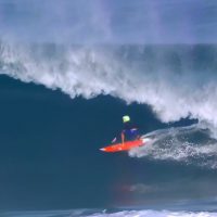 オアフ島ノースショアで猛チャージを繰り返す14歳のジャスティン・ベクレ