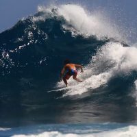 メイソン・ホーが満喫したハリケーンスウェルによる夏のオアフ島ノースショア