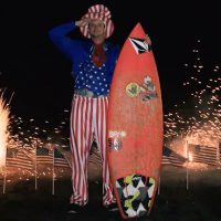 アレックス・グレイ流!アメリカ独立記念日を祝うサーフ映像