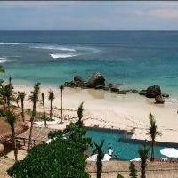 極寒ノルウェーから常夏のインドネシアをアッシャー&ボーがサーフトリップ