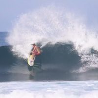 ウェイド・カーマイケルが見せる世界トップレベルのパワーサーフィン＠インドネシア