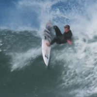 ミック・ファニングを含むリーフアンバサダーが攻めるフランスのビーチブレイク