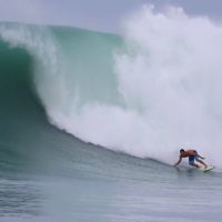 ベンジャミン・サンチスが絵に描いたような波を当てた2016年メンタワイ（インドネシア）