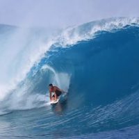 ディーン・モリソンが「カンドゥイのレフト」と「クラマスのライト」でフリーサーフ