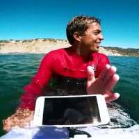 iPhone7などをサーフボードに装着して一定時間サーフしたらどうなる！？