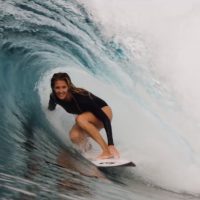 <必見>ステファニー・ギルモアがインドネシアを訪れた貴重なトリップ動画