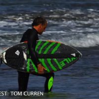 モロッコでトム・カレンが「S-Wings」装着のスキムボードでフリーサーフ