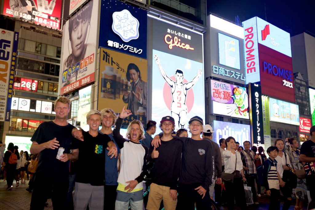 タジ・バロウと若手ビラボンライダーが日本でサーフキャンプ＠2016/9