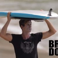 ブラッド・ドンキーがフィンガーフリップを加えたボードトランスファーをメイク