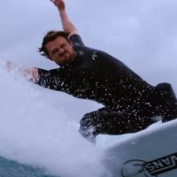 デーン・レイノルズがミステリーボード試乗!どのシェイパーのボードを気に入ったのか