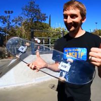 シースルー状態のガラスデッキを使ってスケートボードができるのか実験映像