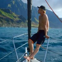 ジョンジョンの「Twelve」第四弾：束の間の休息に楽しんだセーリングとサーフィン