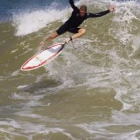 4'4"のフィン装着スキムボードをインドネシアの極上スポットでテスト:ジェローム・サユーン